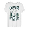 Lustiges Lagerfeuer, das Team-Gebirgslandschaft trinkt T-Shirt