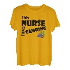 SmileteeBob Lustiges T-Shirt  Diese Krankenschwester liebt Camping  T-Shirt