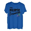 SmileteeBob Lustiges T-Shirt  Diese Krankenschwester liebt Camping  T-Shirt