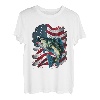 Angeln und eine amerikanische Flagge - Largemouth Bass T-Shirt
