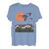 Schwäne Berge Landschaft Natur Minimalistisches Design T-Shirt