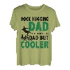 Herren Der Vater umarmt den Felsen wie ein normaler Vater, aber ein coolerer Kletterer T-Shirt