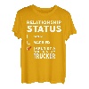 Beziehungsstatus von einem super sexy Trucker aufgenommen T-Shirt